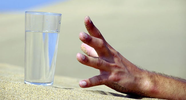 Berapa Lama Sih Tubuh Manusia Bertahan Tanpa Minum Air?