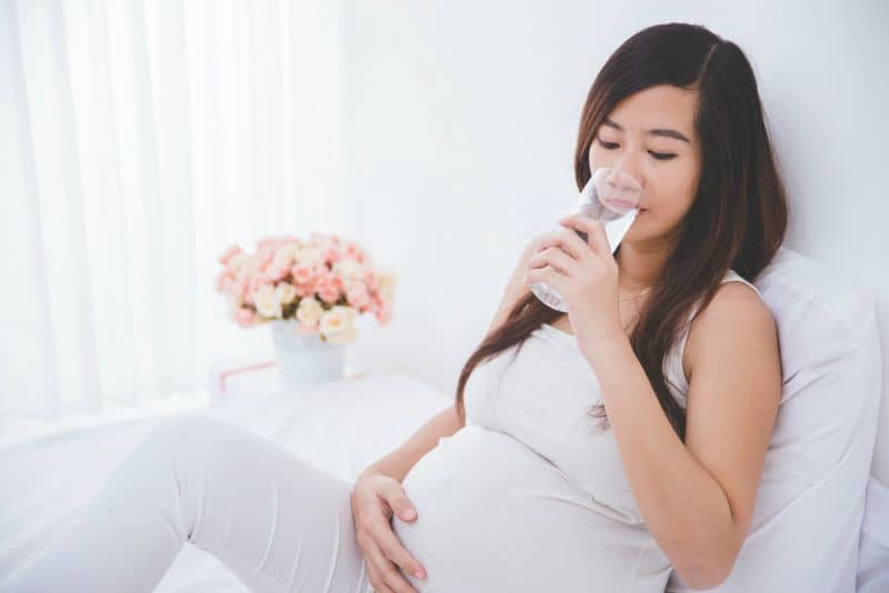 Manfaat Minum Air Putih Bagi Ibu Hamil dan Janin