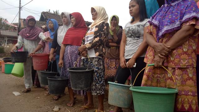 Perempuan! Korban Utama dari Krisis Air Bersih 