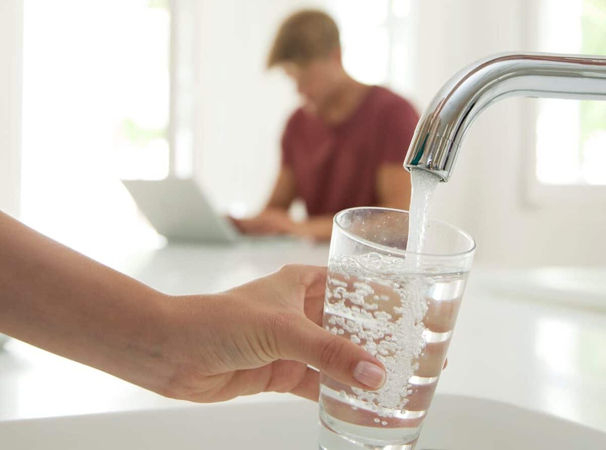 Perusahaan Air Minum, Tapi Airnya Gak Langsung Bisa Diminum?