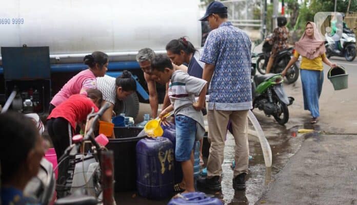 Sedih, Warga Kampung Bandan 2 Minggu Krisis Air