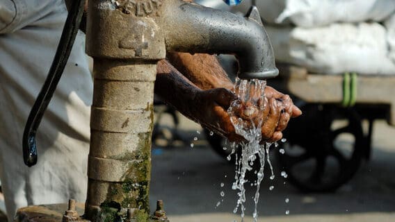 5 Alasan Kenapa Kita Harus Hemat Air Bersih (1)