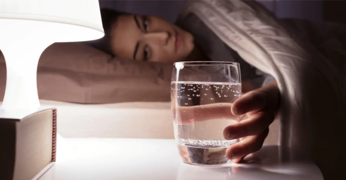 Jarang yang Tahu! Ini Manfaat Minum Air Putih Sebelum Tidur