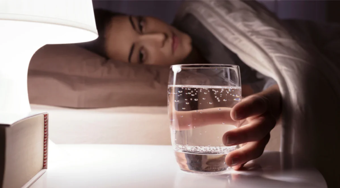 Jarang yang Tahu! Ini Manfaat Minum Air Putih Sebelum Tidur