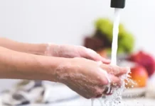 Kenapa Cuci Tangan Perlu Menggunakan Air Bersih?