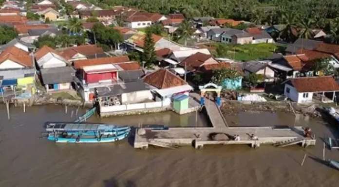 Warga Kampung Laut Cilacap Krisis Air Bersih